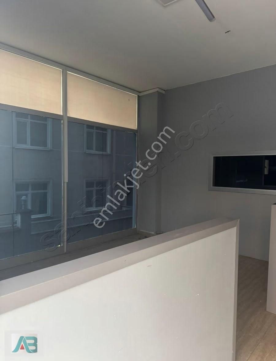 Ümraniye Şerifali Bölgesinde 200m2 Depolu Dükkan - Görsel 7