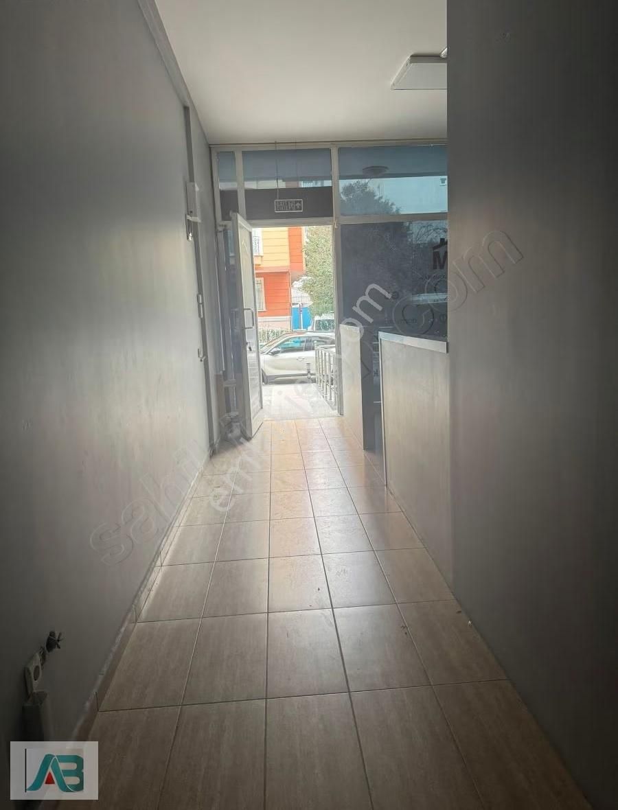 Ümraniye Şerifali Bölgesinde 200m2 Depolu Dükkan - Görsel 2