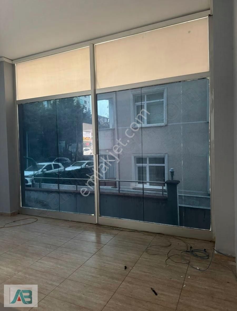 Ümraniye Şerifali Bölgesinde 200m2 Depolu Dükkan - Görsel 12