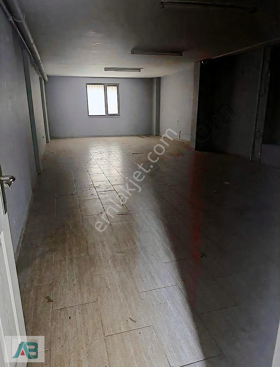 Ümraniye Şerifali Bölgesinde 200m2 Depolu Dükkan - Görsel 6