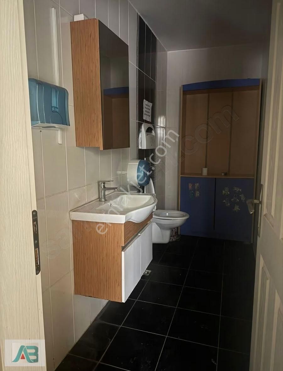 Ümraniye Şerifali Bölgesinde 200m2 Depolu Dükkan - Görsel 15