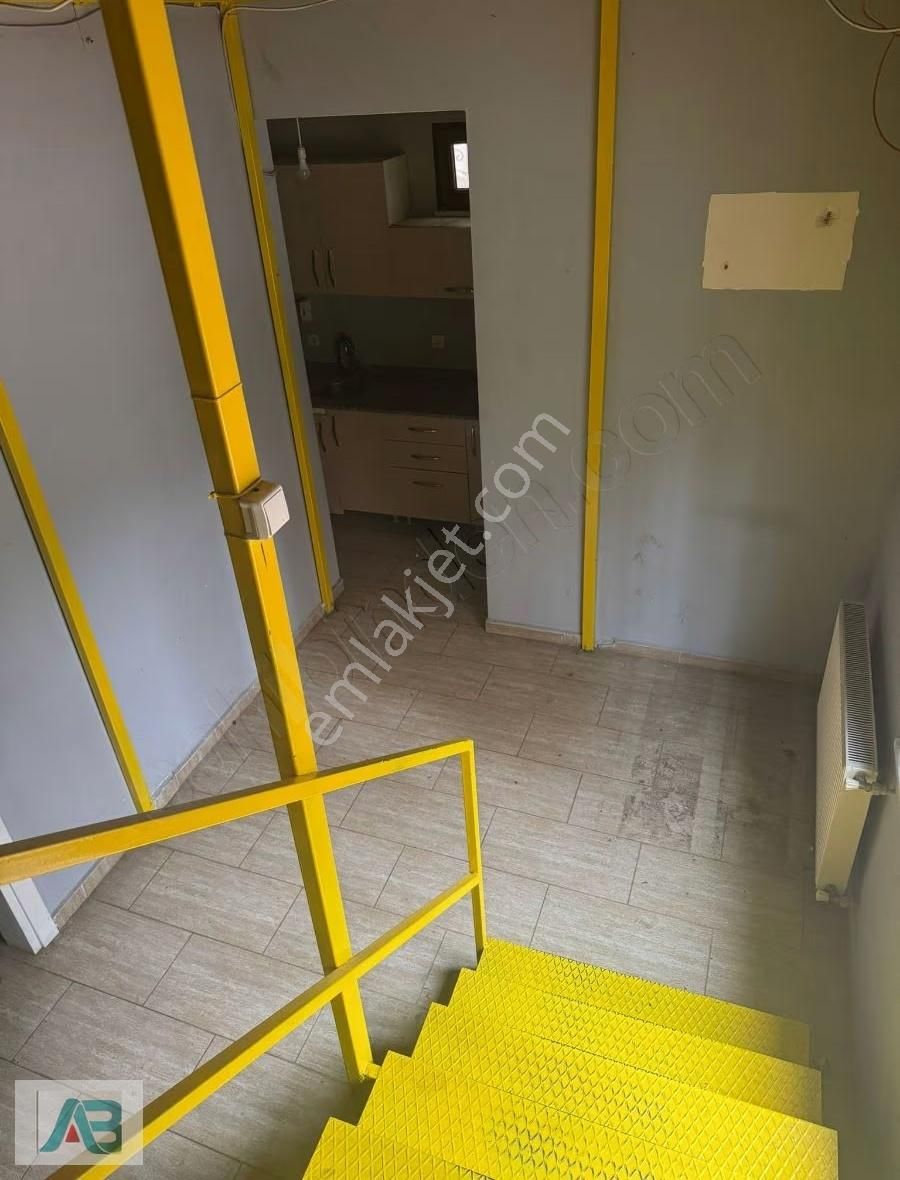 Ümraniye Şerifali Bölgesinde 200m2 Depolu Dükkan - Görsel 18