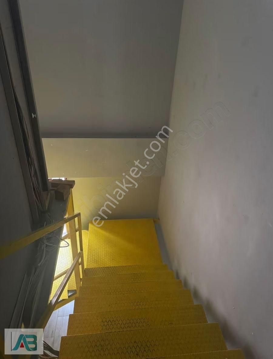 Ümraniye Şerifali Bölgesinde 200m2 Depolu Dükkan - Görsel 5