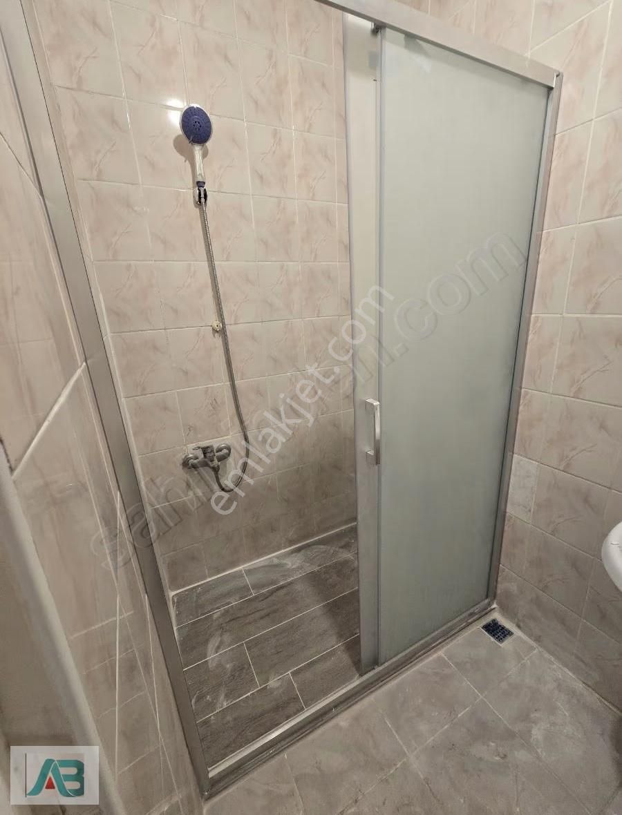 Ümraniye Atatürk Mahallesinde Giriş Kat 2+1 Daire - Görsel 6