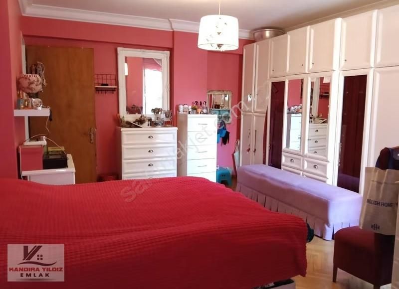 Cumhuriyet Mah.de Emek Sitesinde 3+1 160 M2 2.kat Daire - Görsel 5