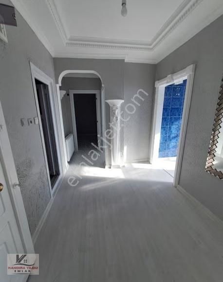 Çarşıya Çok Yakın 2 + 1 Kombili Sıfırlanmış Arakat Daire - Görsel 4