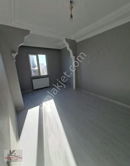 Çarşıya Çok Yakın 2 + 1 Kombili Sıfırlanmış Arakat Daire - Görsel 16