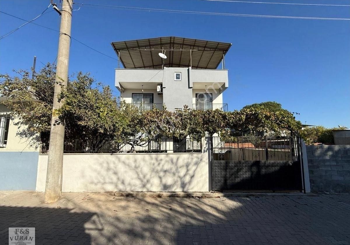 Efeler Kadıköy’de Merkezi Sistem Isıtmalı, 2 Daireli, Bahçeli Satılık Müstakil Ev