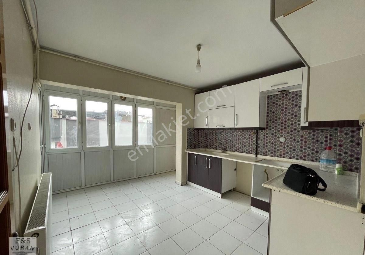 Cumhuriyet Mahallesi’nde Kiralık 3+1 | Doğalgazlı, Geniş 130 M², Ana Yola Yakın