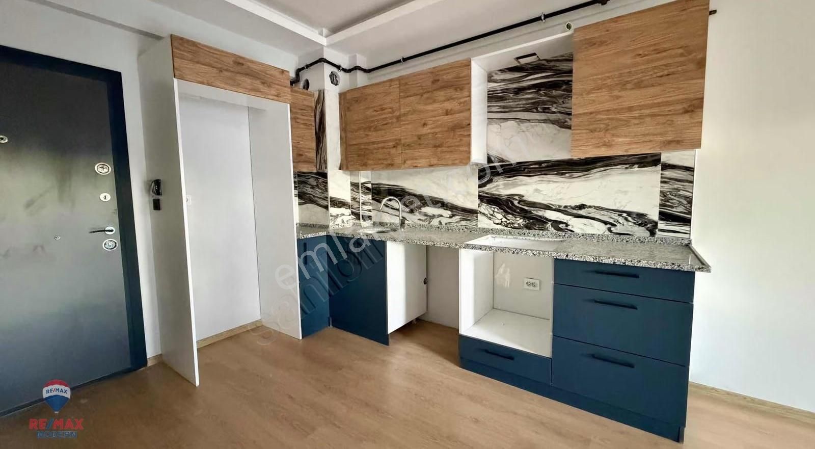 Satılık | Ömürevleri'nde Ara Kat Güney Cephe Sıfır Y.ısıtma 1+1 - Görsel 2