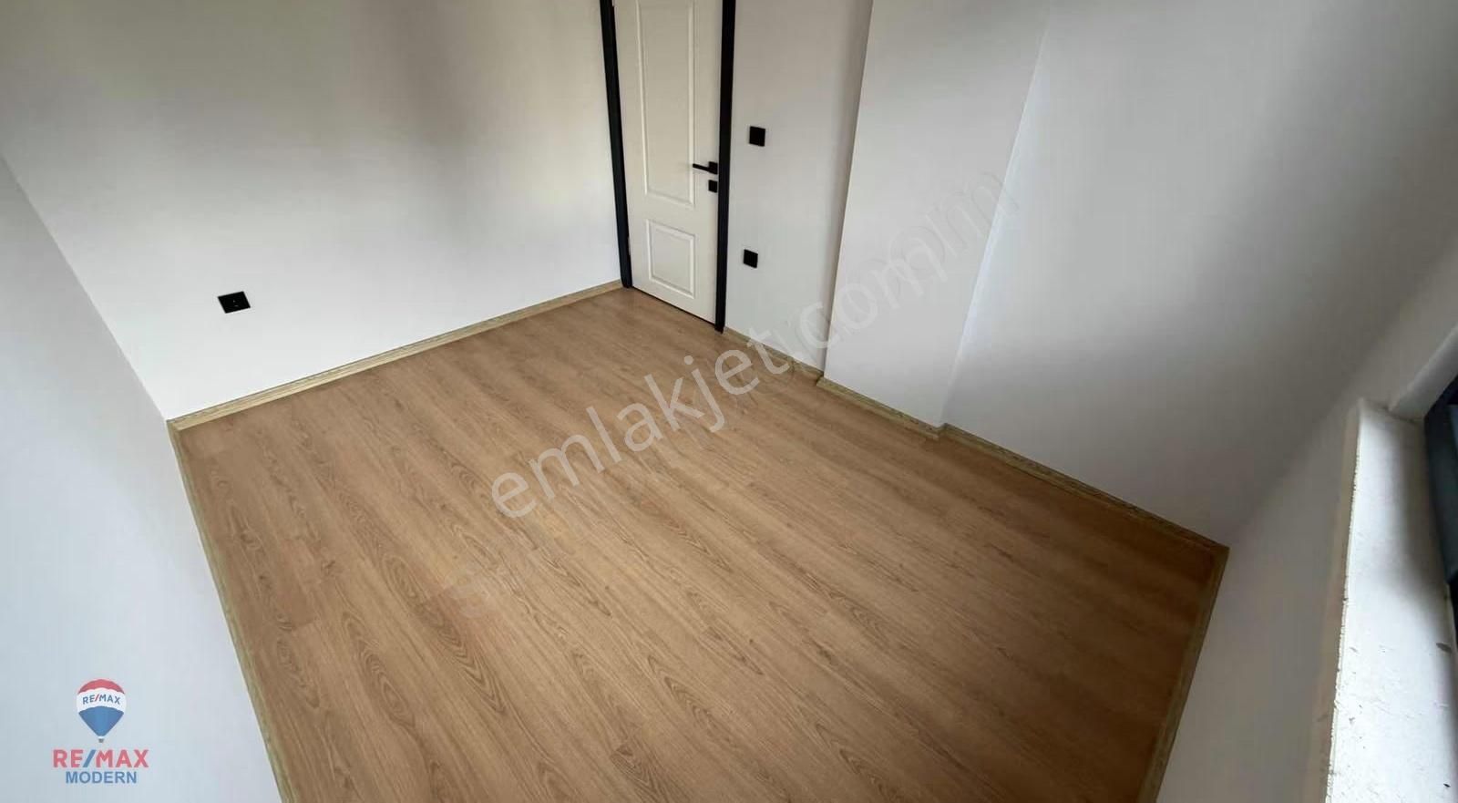 Satılık | Ömürevleri'nde Ara Kat Güney Cephe Sıfır Y.ısıtma 1+1 - Görsel 7