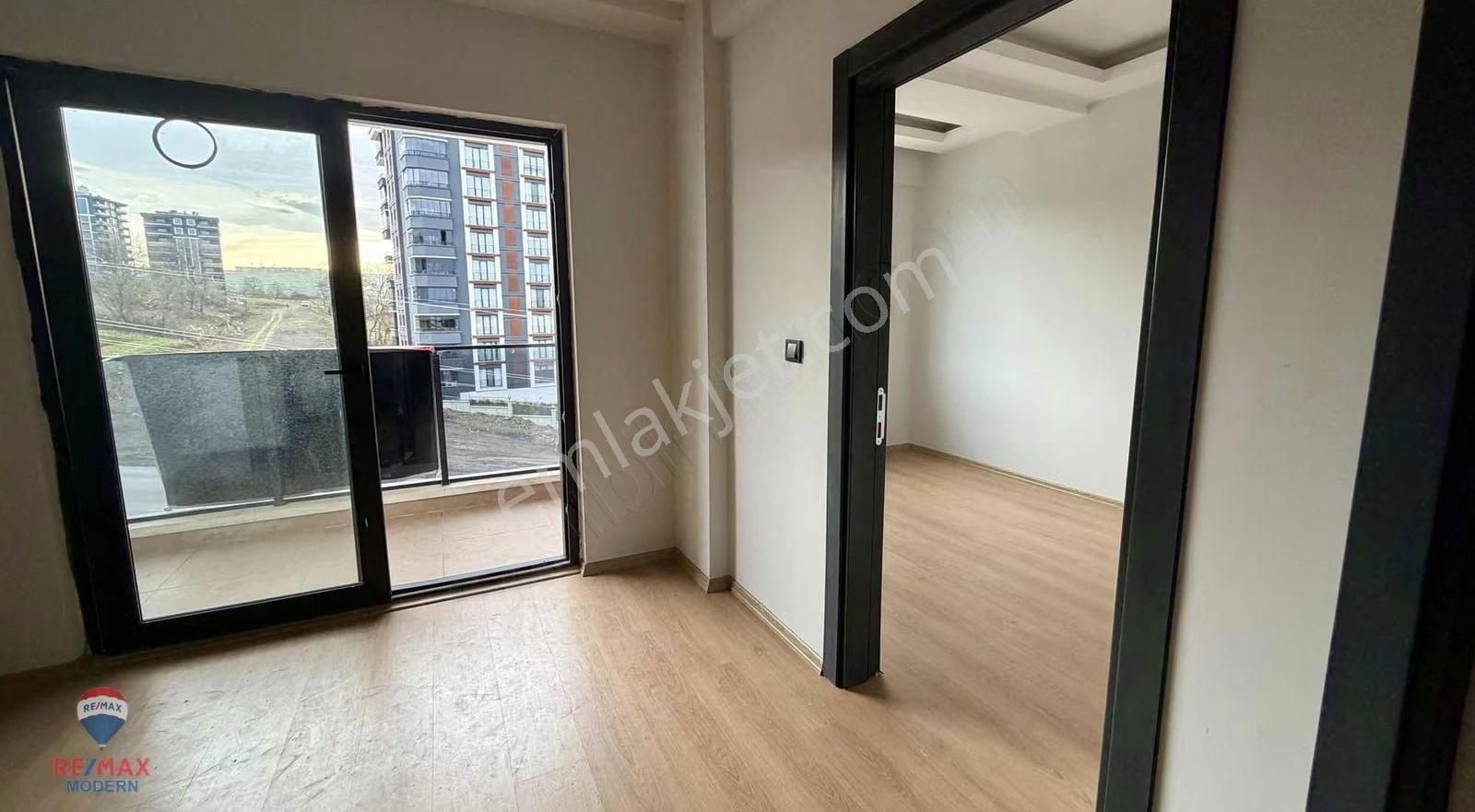 Satılık | Ömürevleri'nde Ara Kat Güney Cephe Sıfır Y.ısıtma 1+1 - Görsel 22