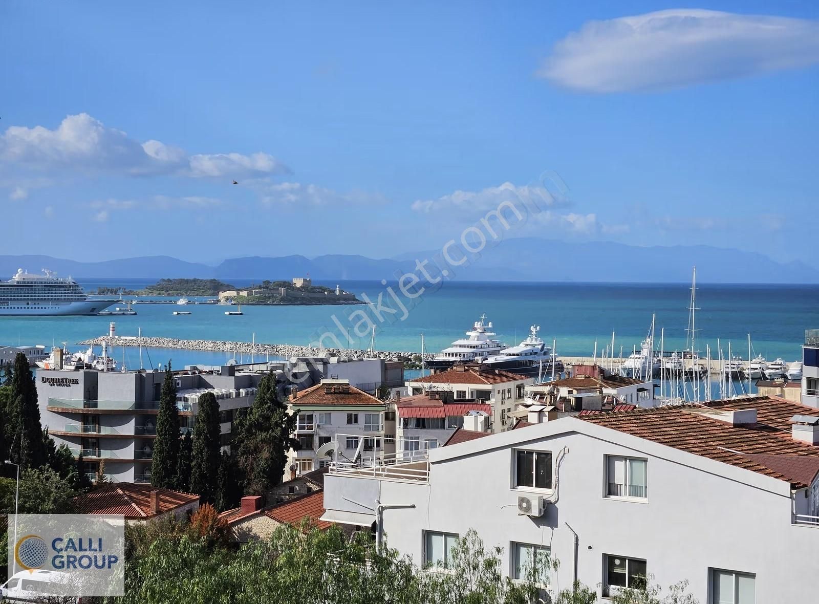 Kuşadası Marina'da Satılık Deniz Manzaralı 4+1 Bakımlı Daire