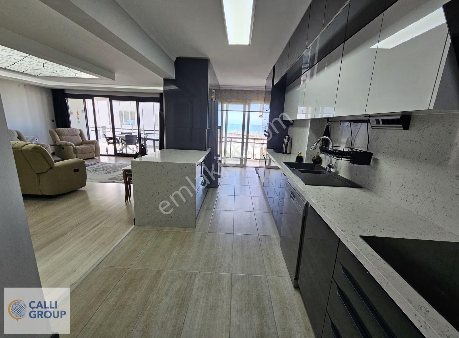 Kuşadası Marina'da Satılık Deniz Manzaralı 4+1 Bakımlı Daire - Görsel 2