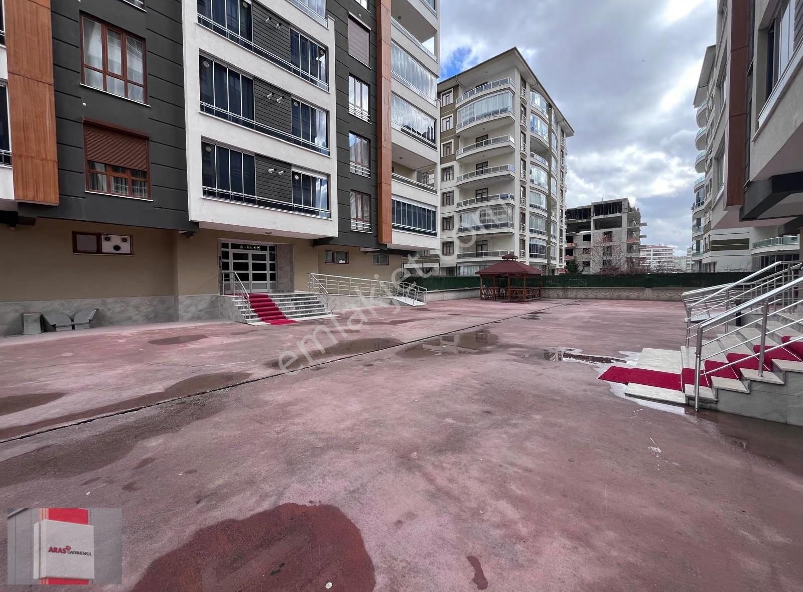 Erenler Mahallesinde Site İçi Sıfır Ayarında Bakımlı Geniş 3+1 - Görsel 18