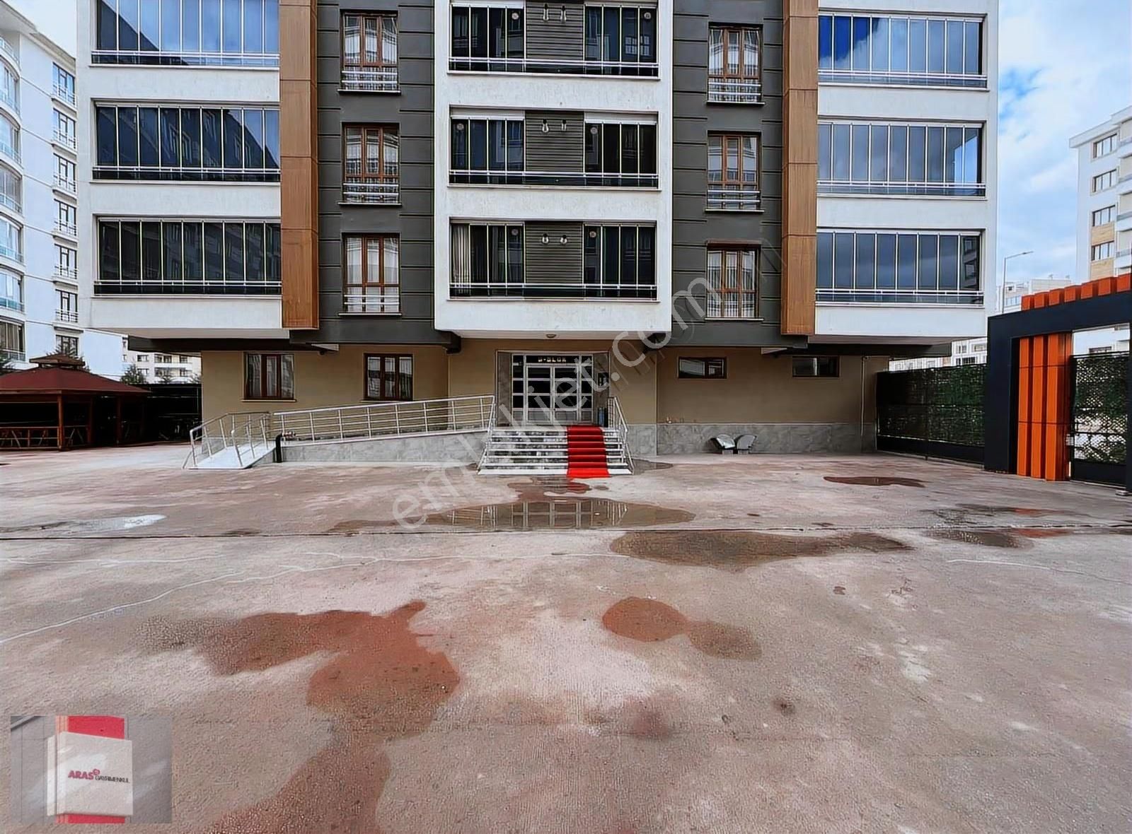 Erenler Mahallesinde Site İçi Sıfır Ayarında Bakımlı Geniş 3+1 - Görsel 17