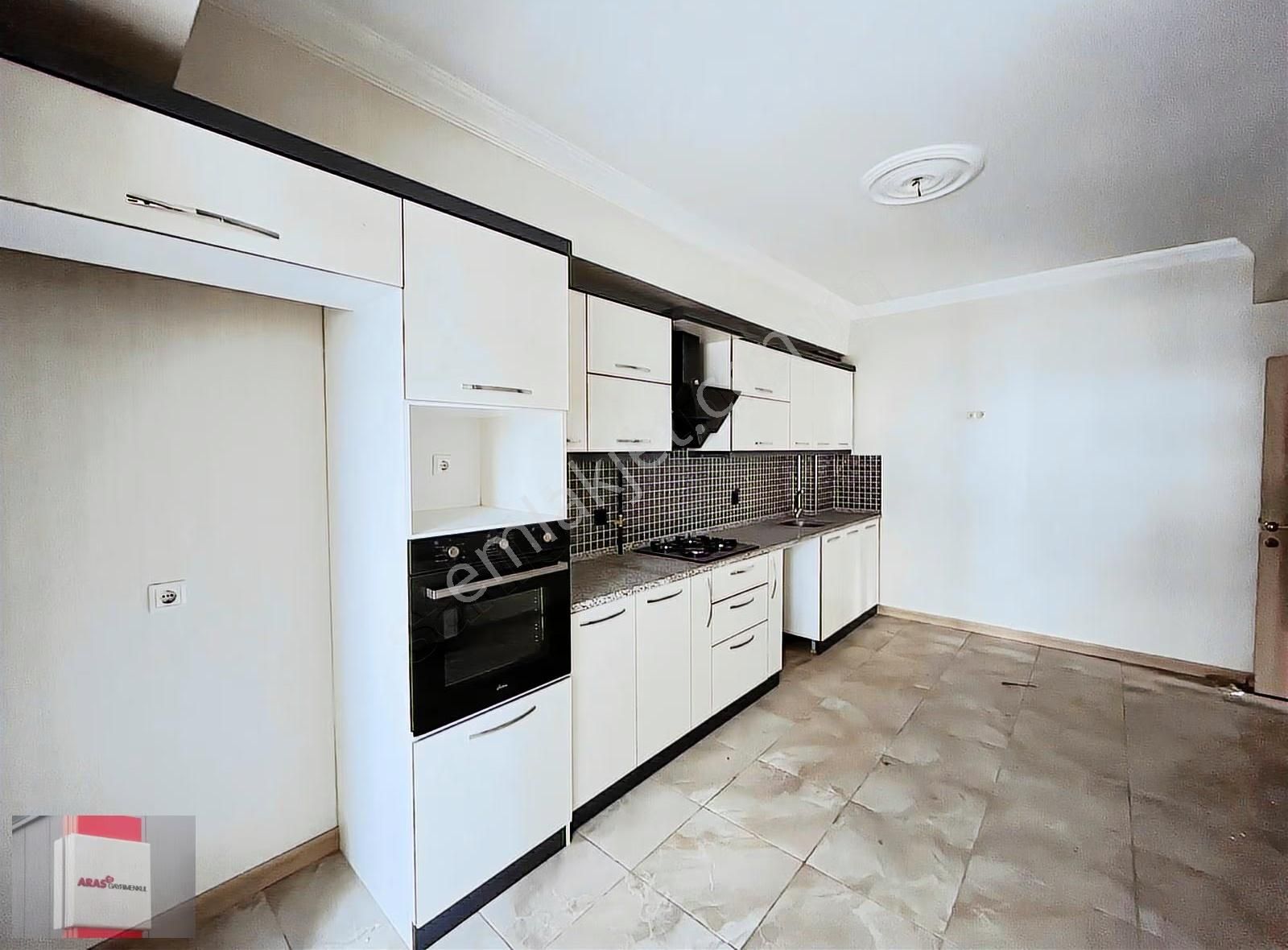 Erenler Mahallesinde Site İçi Sıfır Ayarında Bakımlı Geniş 3+1 - Görsel 23