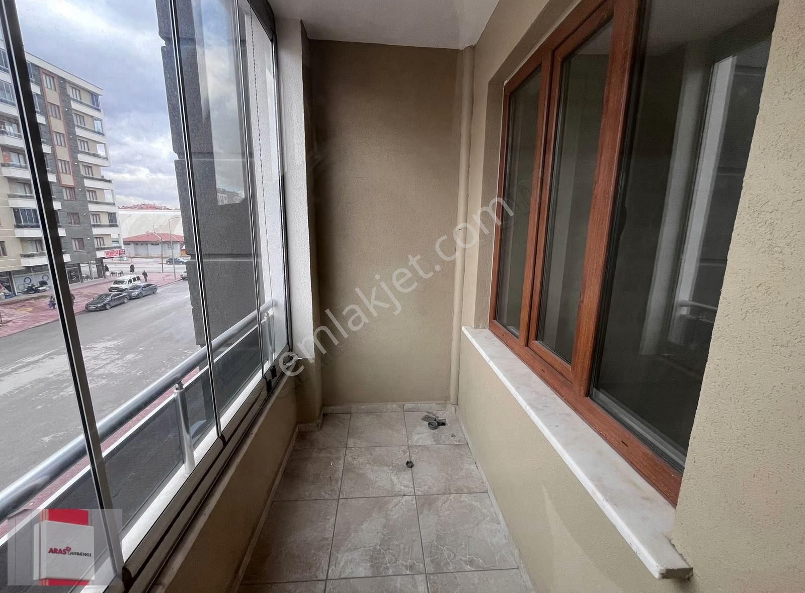 Erenler Mahallesinde Site İçi Sıfır Ayarında Bakımlı Geniş 3+1 - Görsel 4