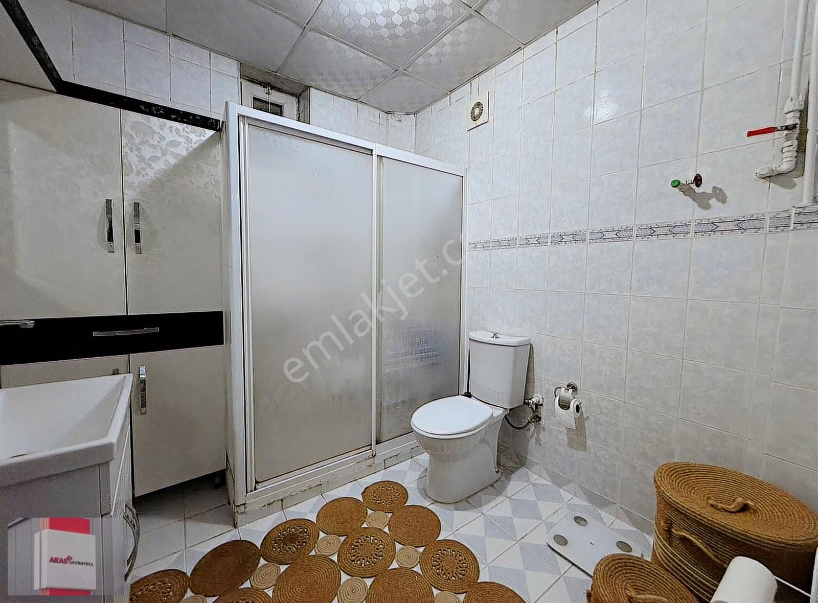 Aydınlık Evler Mahallesinde Geniş Bakımlı 3+1 Ara Kat Daire - Görsel 7