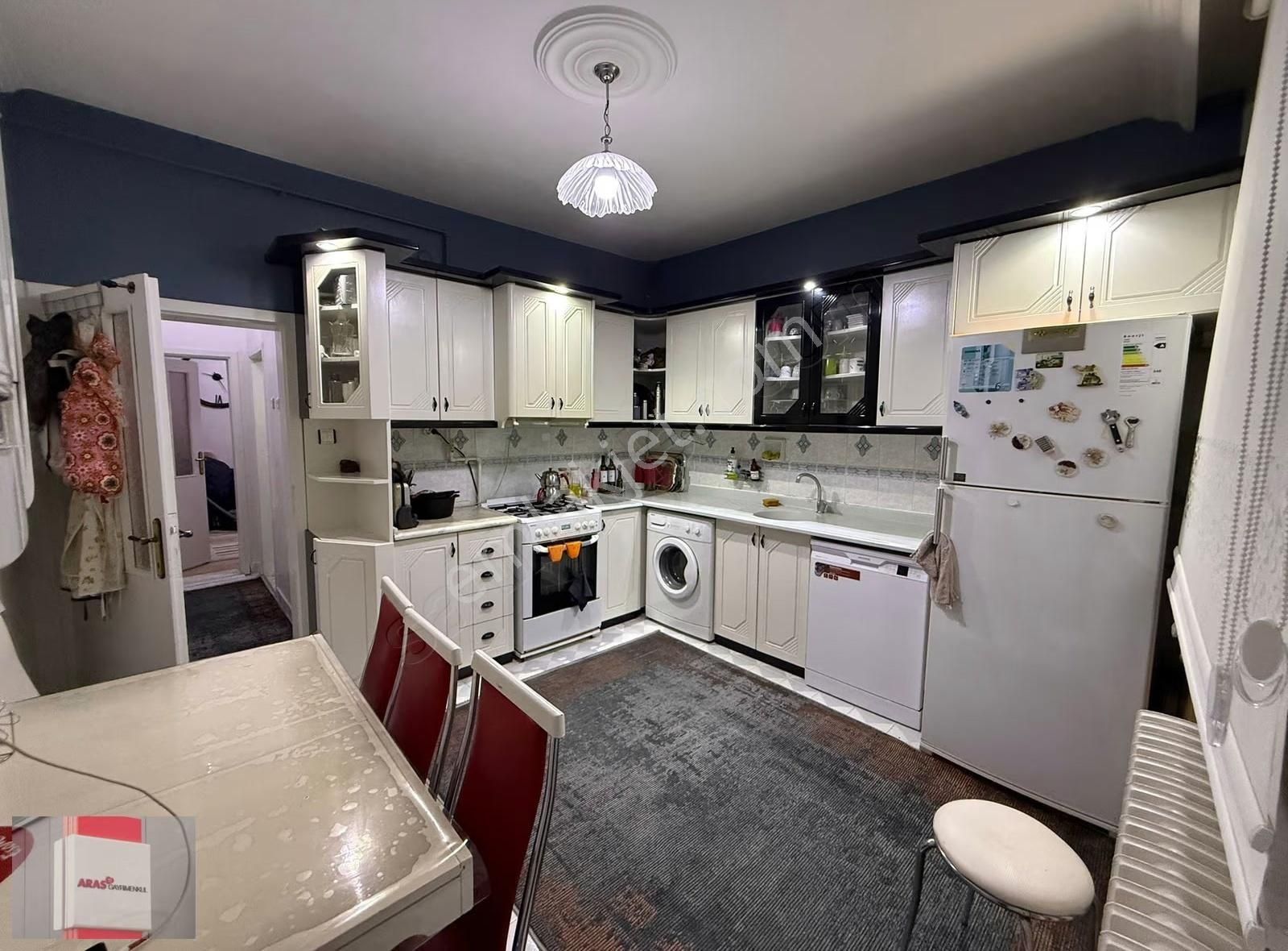 Aydınlık Evler Mahallesinde Geniş Bakımlı 3+1 Ara Kat Daire