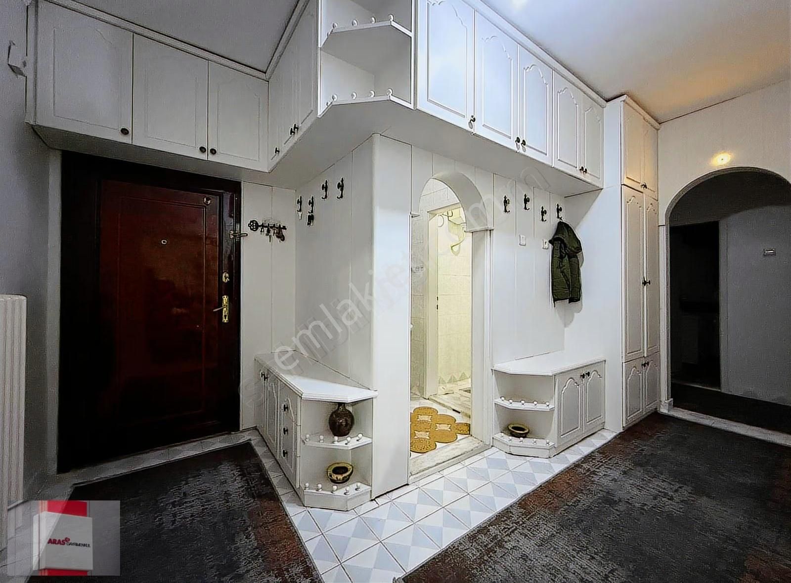 Aydınlık Evler Mahallesinde Geniş Bakımlı 3+1 Ara Kat Daire - Görsel 6