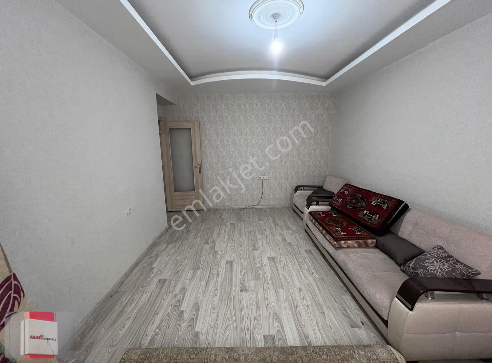 Hamza Oğlu Mahallesinde Site İçi Ara Kat 2+1 Geniş Bakımlı Daire - Görsel 2