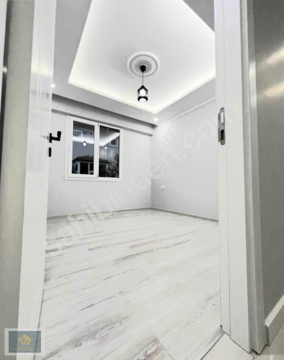 Havuzlu Sitede Harika 1+1 Satılık Daire - Görsel 12