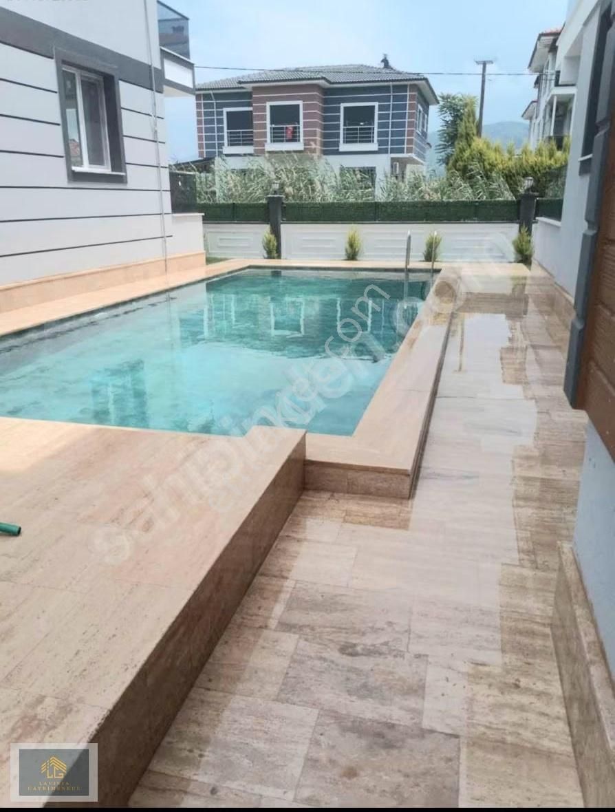 Havuzlu Sitede Harika 1+1 Satılık Daire - Görsel 9