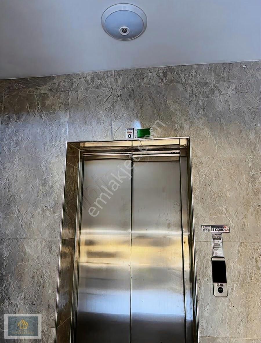 Giriş Kat 2 +1 Ebebeyn Banyolu Satılık Daire - Görsel 3