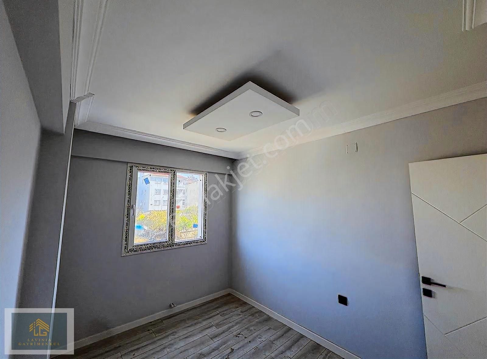 Giriş Kat 2 +1 Ebebeyn Banyolu Satılık Daire - Görsel 4