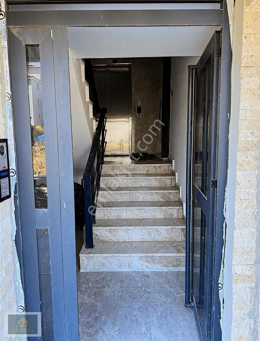 Giriş Kat 2 +1 Ebebeyn Banyolu Satılık Daire - Görsel 10