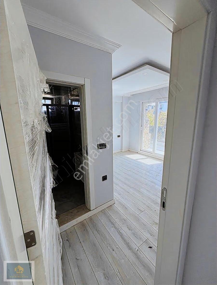 Giriş Kat 2 +1 Ebebeyn Banyolu Satılık Daire - Görsel 2