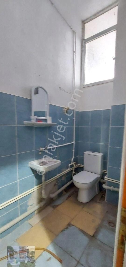Karşıyaka Elit Sitesinde Kiralık İşyeri Kanıt Emlaktan - Görsel 12