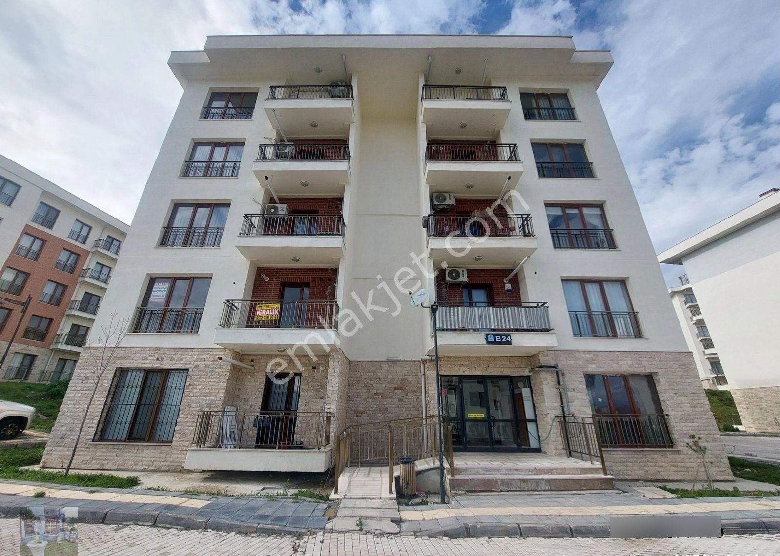 Bayraklı Şehir Hastanesi Üzeri Toki Konutlarında Kiralık 3+1 Daire