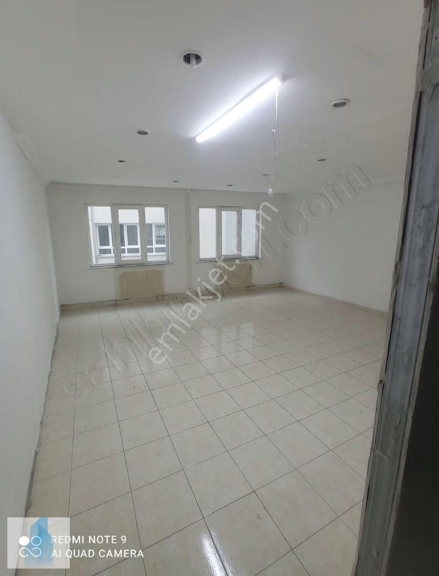 Bağcılarda Kiralık Cadde Üstü 300m2 İşyeri Birçok Sektöre Uygun - Görsel 2