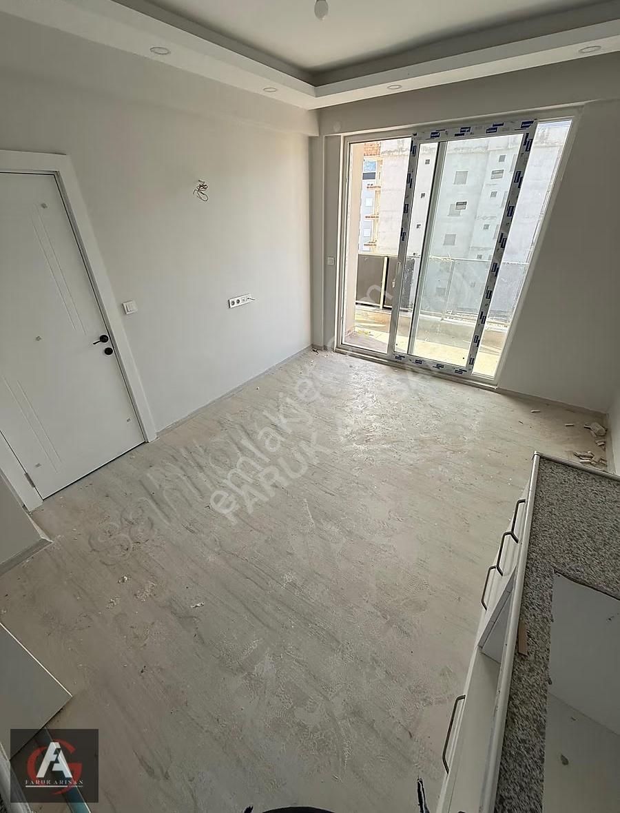 Faruk Arısan'dan Denize Yakın Deniz Manzaralı Oturuma Hazır 1+1 - Görsel 9