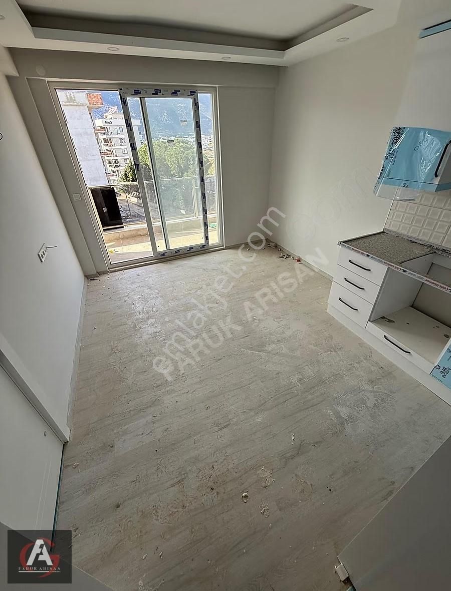 Faruk Arısan'dan Denize Yakın Deniz Manzaralı Oturuma Hazır 1+1 - Görsel 10