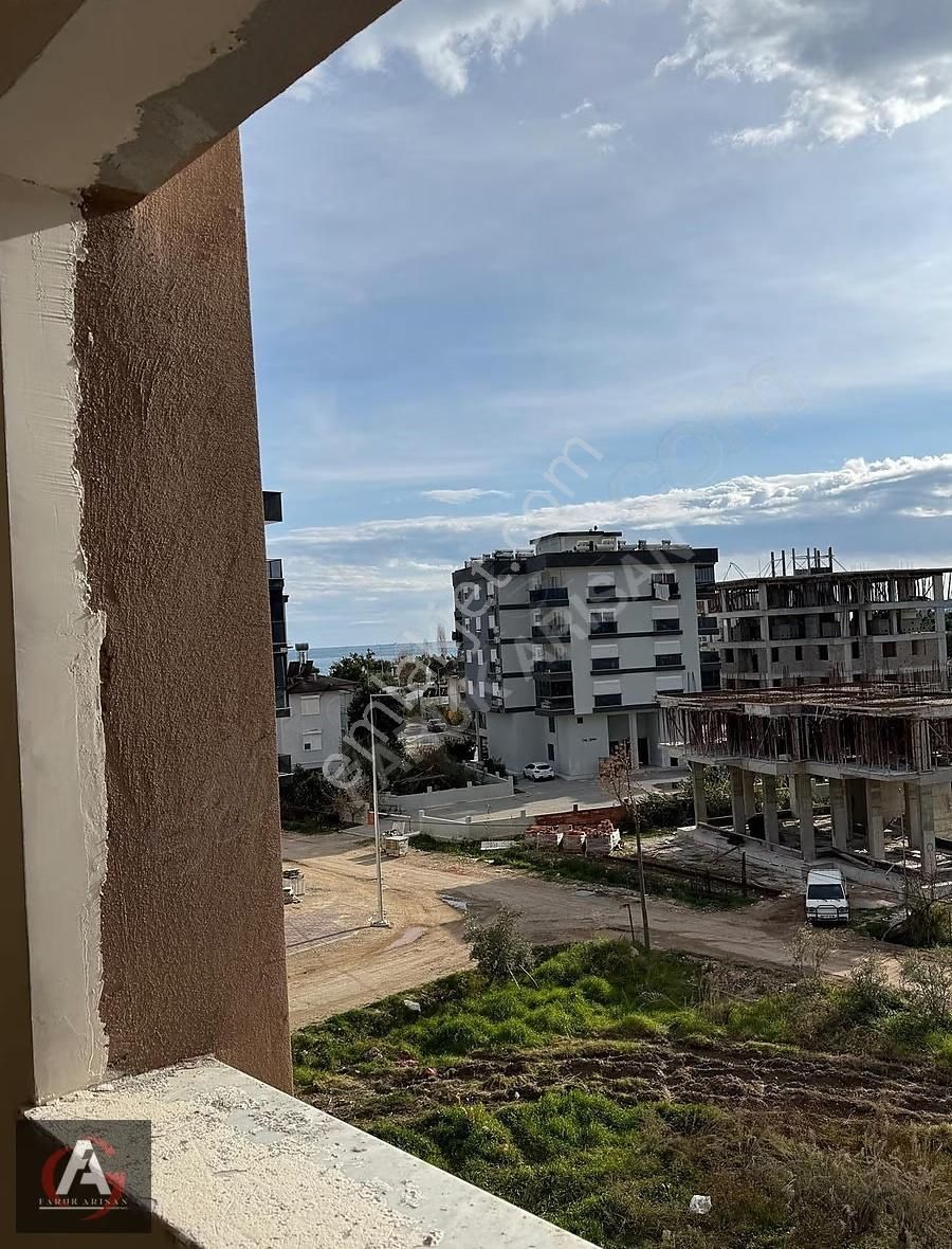 Faruk Arısan'dan Denize Çok Yakın Ve Deniz Manzaralı 1+1 Daire