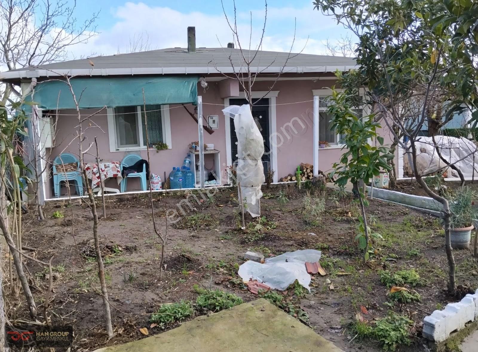 İstanbul Büyüksineklide Müstakil Bahçeli Ev Acil Satılık