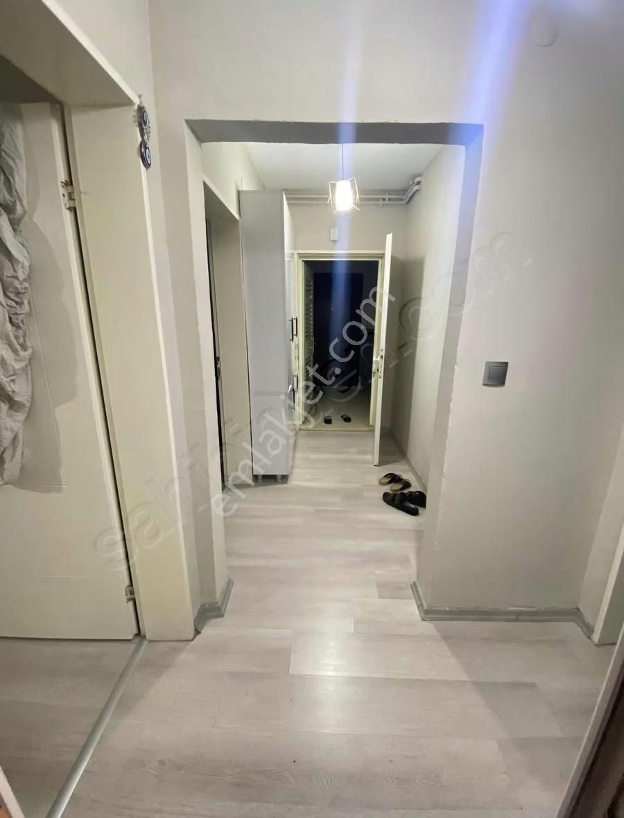 Afet Evlerinde İç Dış Yanilenmiş Satılık Daire - Görsel 6