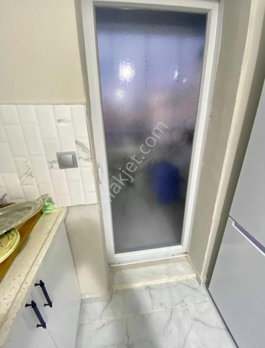 Afet Evlerinde İç Dış Yanilenmiş Satılık Daire - Görsel 5