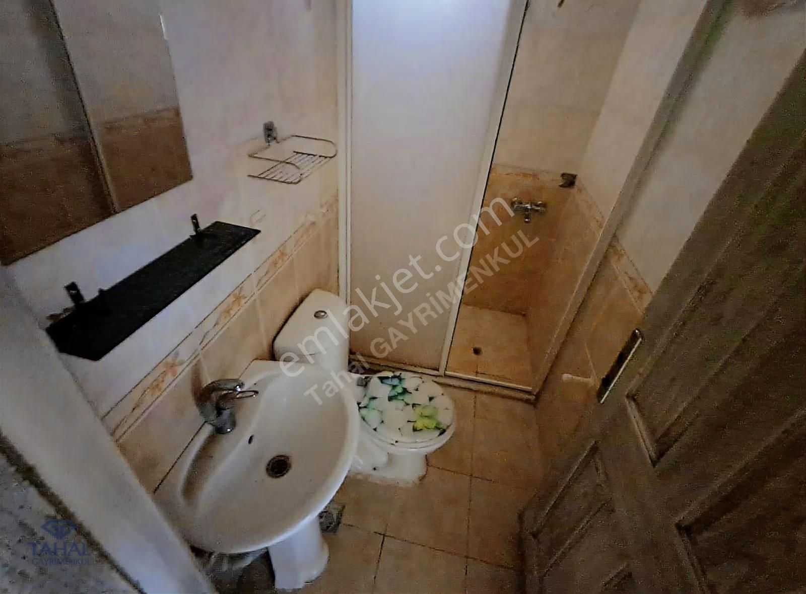 Yeni Emek'te Satılık 1+1 Y.giriş Herşey Ayrı 70m2 Geniş Balkonlu - Görsel 3