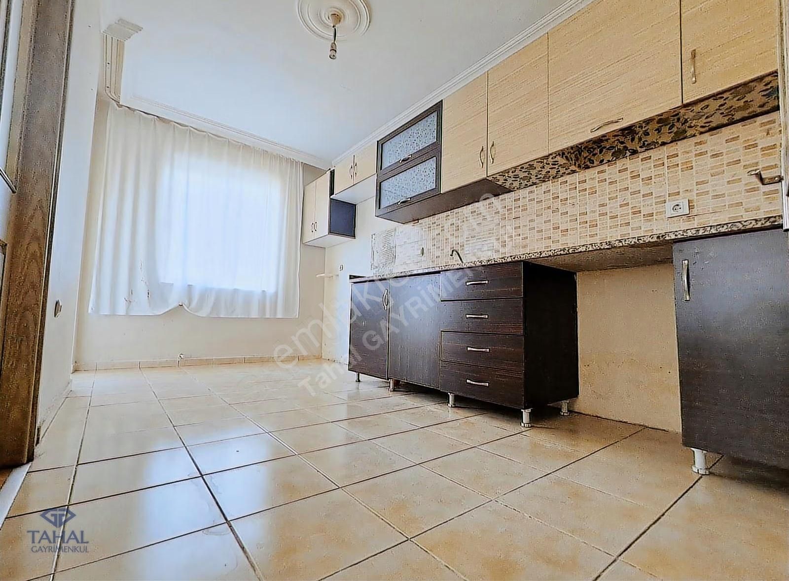 Yeni Emek'te Satılık 1+1 Y.giriş Herşey Ayrı 70m2 Geniş Balkonlu