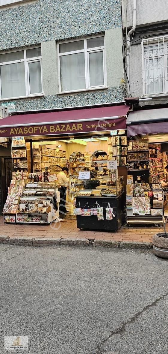 Küçükayasofya Caddesinde Satılık Dükkkan