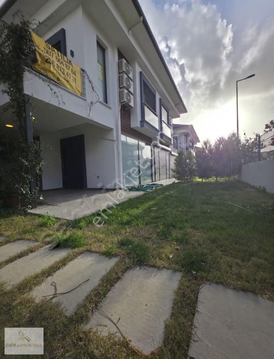 Havuzlu Site İçerisinde Müstakil Villa - Görsel 18