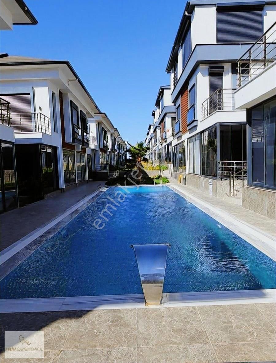 Havuzlu Site İçerisinde Müstakil Villa