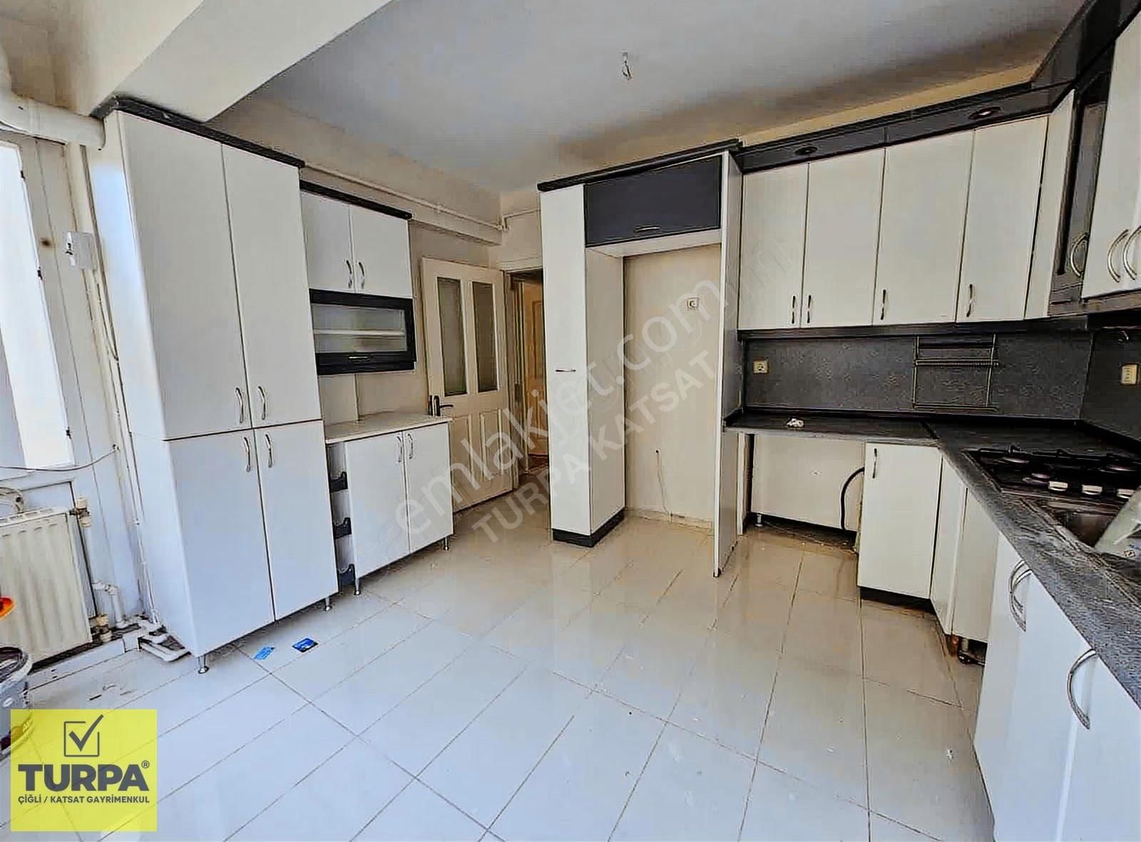 Bostanlı'da Kiralık 3+1 Daire - Denize Yakın Lokasyon - Görsel 24