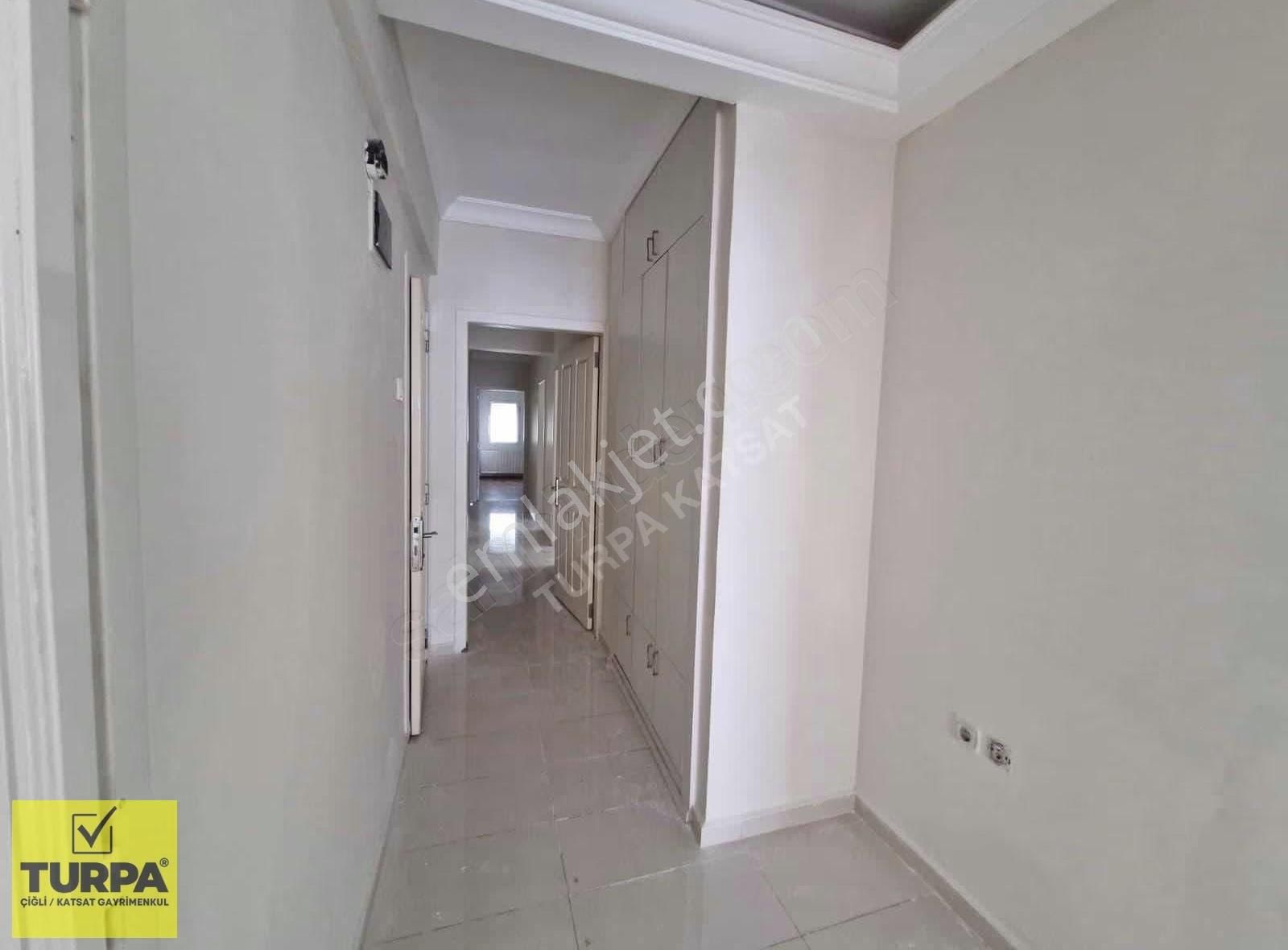 Bostanlı'da Kiralık 3+1 Daire - Denize Yakın Lokasyon - Görsel 3