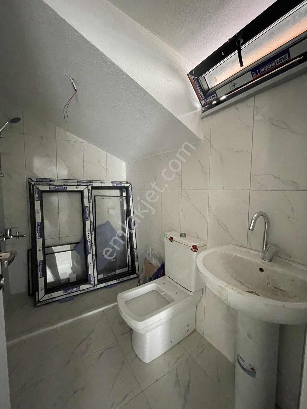 Sultanbeyli Akşemsettin Petrol Yolu Cad Köşe 4+1 Çatı Dubleks - Görsel 2