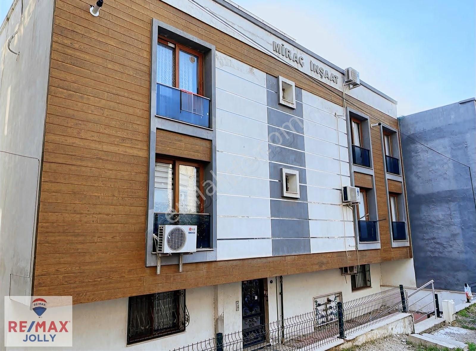 Buca Tınaztepe Ünv. Yakını Fırsat 1+1 Daire